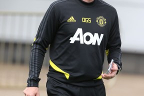 米兰中国 -窗口期曼联调整名单以备葡超，手感冰凉环节打磨，质疑声仍在，医务组通报恢复的简单介绍