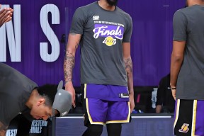 米兰官方入口 -洛杉矶湖人迎法国杯关键赛；集结日战术微调；球迷炸锅；阵容厚度经受考验的简单介绍